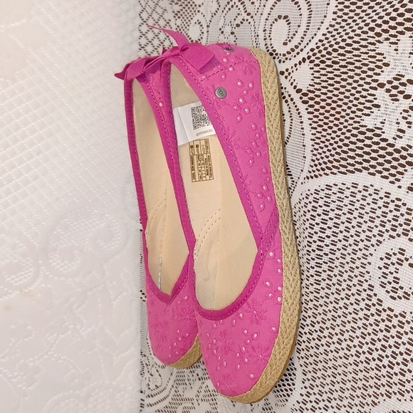 NEW! Ugg sz 2 Pink K Tassy Eyelet Shoes - Picture 5 of 10